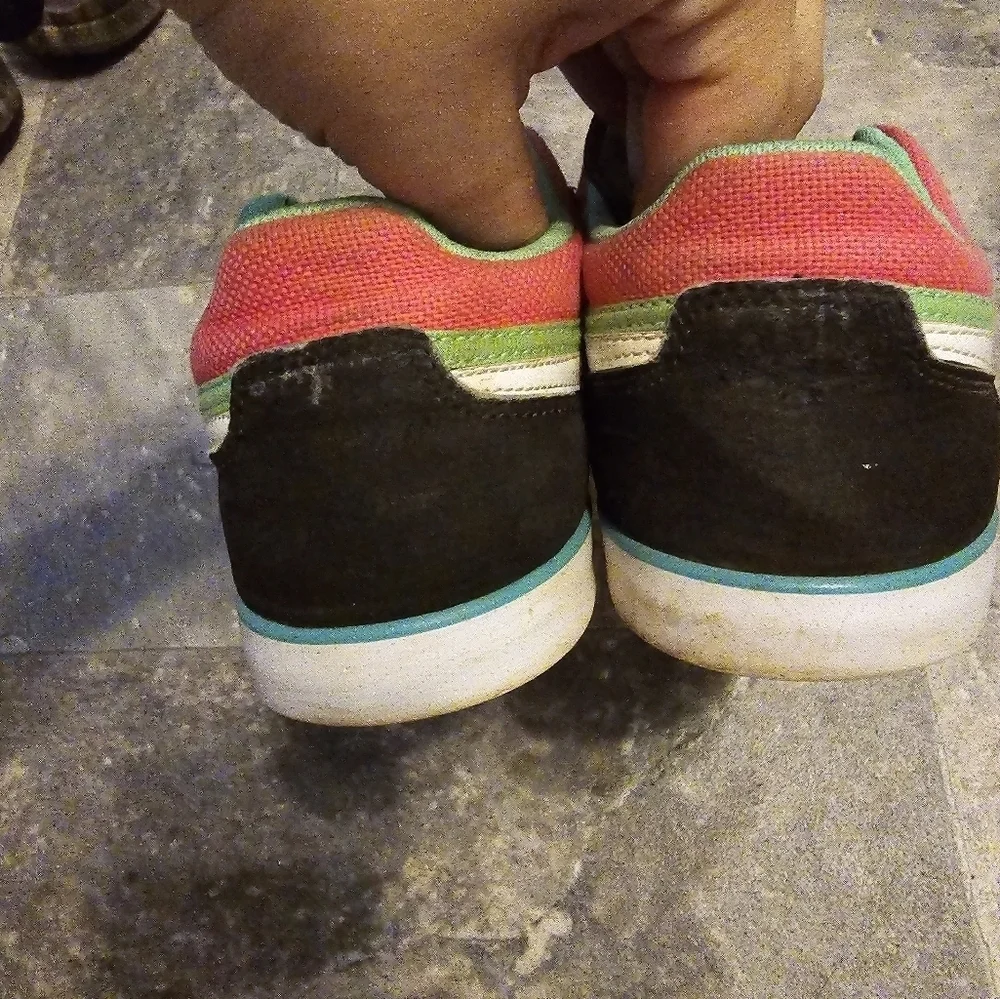 Nike Shoes - Picture 4 of 4